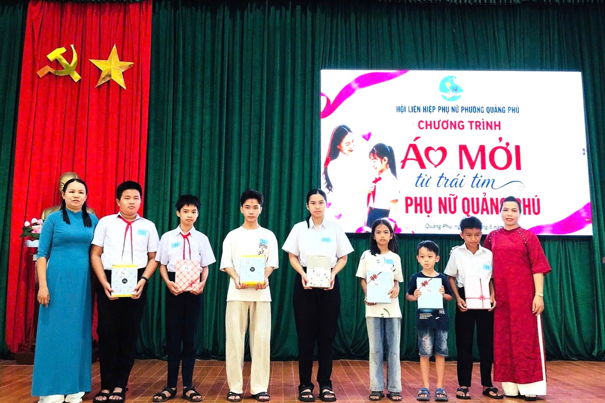 Phụ nữ Đà Nẵng trao gần 2.000 suất quà tiếp bước đến trường - Ảnh 5.