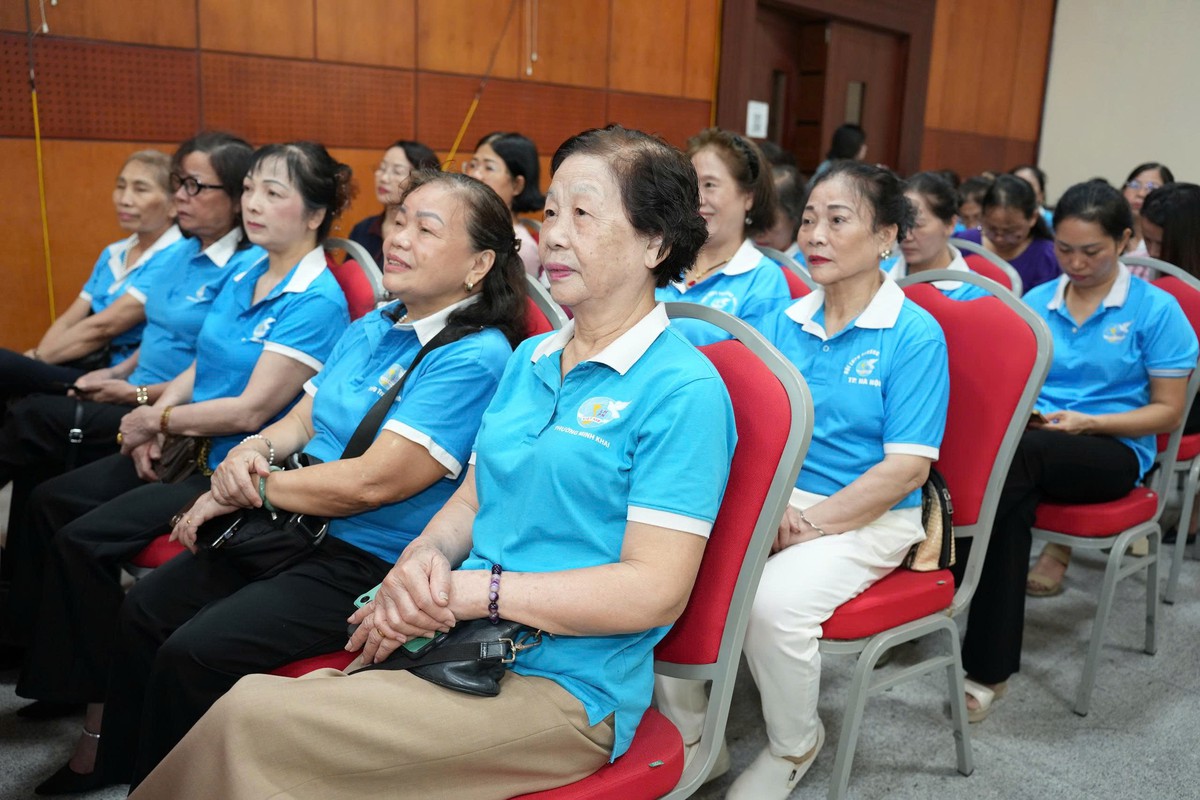 Trung tá công an: Mua xe nôi 1 triệu đồng, người phụ nữ mất 1 tỷ đồng - Ảnh 1.