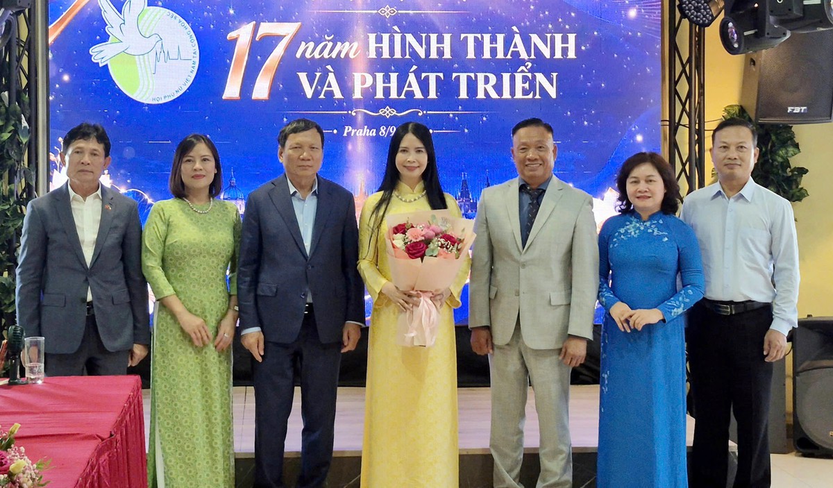 Đoàn công tác Hội LHPN Việt Nam và TYM làm việc với Hội Phụ nữ Việt Nam tại Cộng hòa Séc - Ảnh 1.