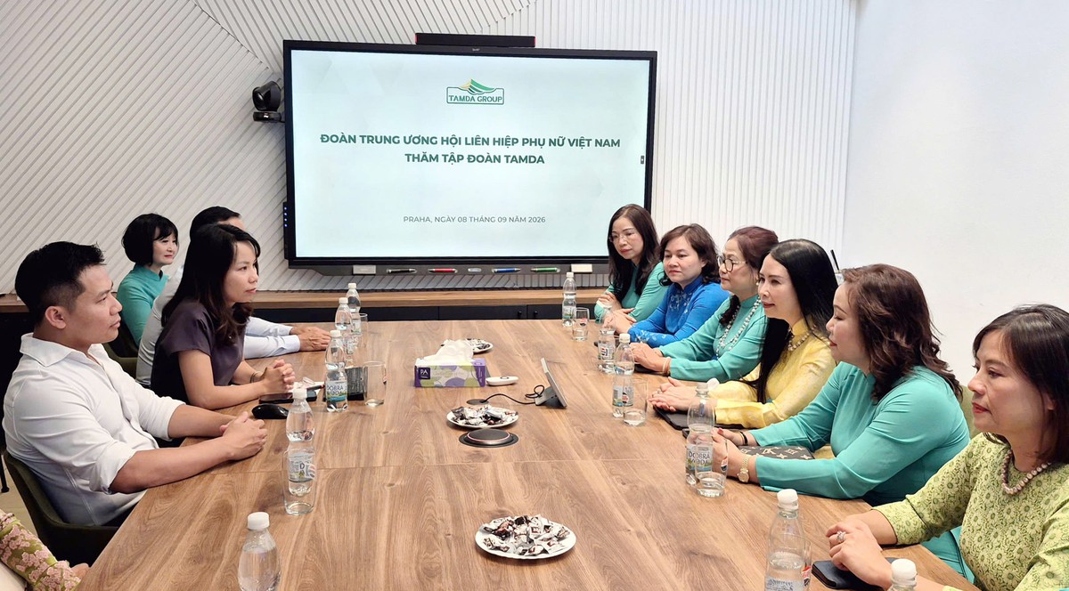 Đoàn công tác Hội LHPN Việt Nam và TYM làm việc với Hội Phụ nữ Việt Nam tại Cộng hòa Séc - Ảnh 4.