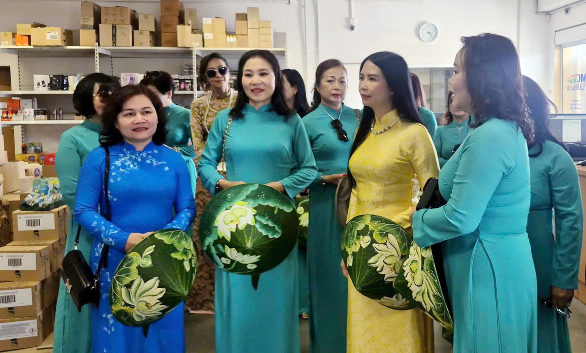 Đoàn công tác Hội LHPN Việt Nam và TYM làm việc với Hội Phụ nữ Việt Nam tại Cộng hòa Séc - Ảnh 5.