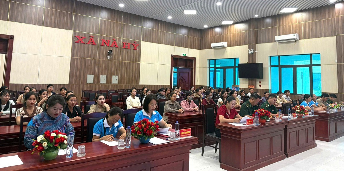 Bộ đội Biên phòng cùng phụ nữ vùng biên Nà Hỳ bước vào không gian số- Ảnh 2.