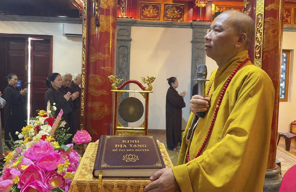Lạng Sơn: Gần 1000 nữ tăng ni, phật tử phóng sinh cá bảo vệ môi trường - Ảnh 1.
