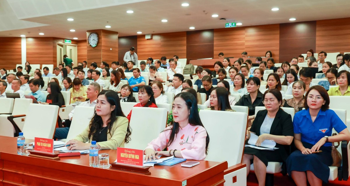 Thường trực Tỉnh ủy Khánh Hòa đối thoại với cán bộ, hội viên nông dân, phụ nữ và thành viên hợp tác xã - Ảnh 1.