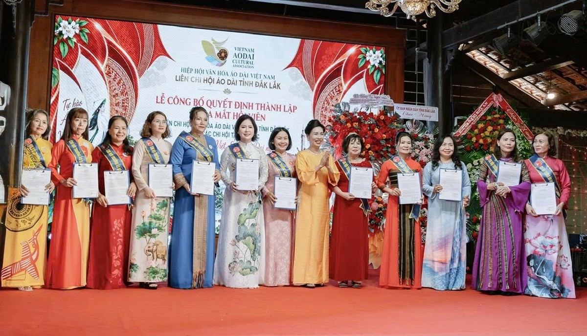 Phụ nữ Đắk Lắk kể chuyện văn hóa qua áo dài- Ảnh 2.