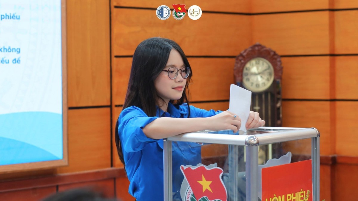 Nữ thủ khoa Đại học Luật Hà Nội và hành trình bước ra khỏi vùng an toàn - Ảnh 2.
