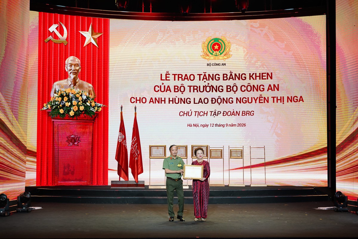 Doanh nhân Nguyễn Thị Nga được trao tặng Danh hiệu Anh hùng Lao động
- Ảnh 2.
