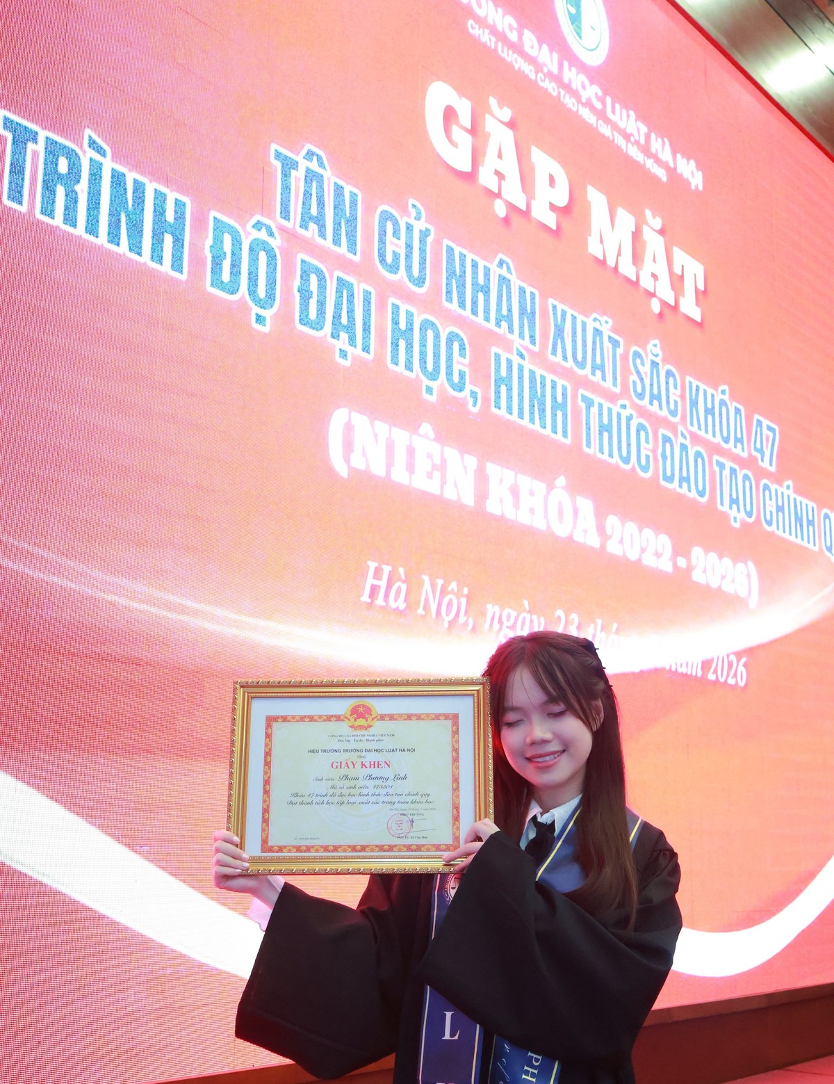 Nữ thủ khoa Đại học Luật Hà Nội và hành trình bước ra khỏi vùng an toàn - Ảnh 3.