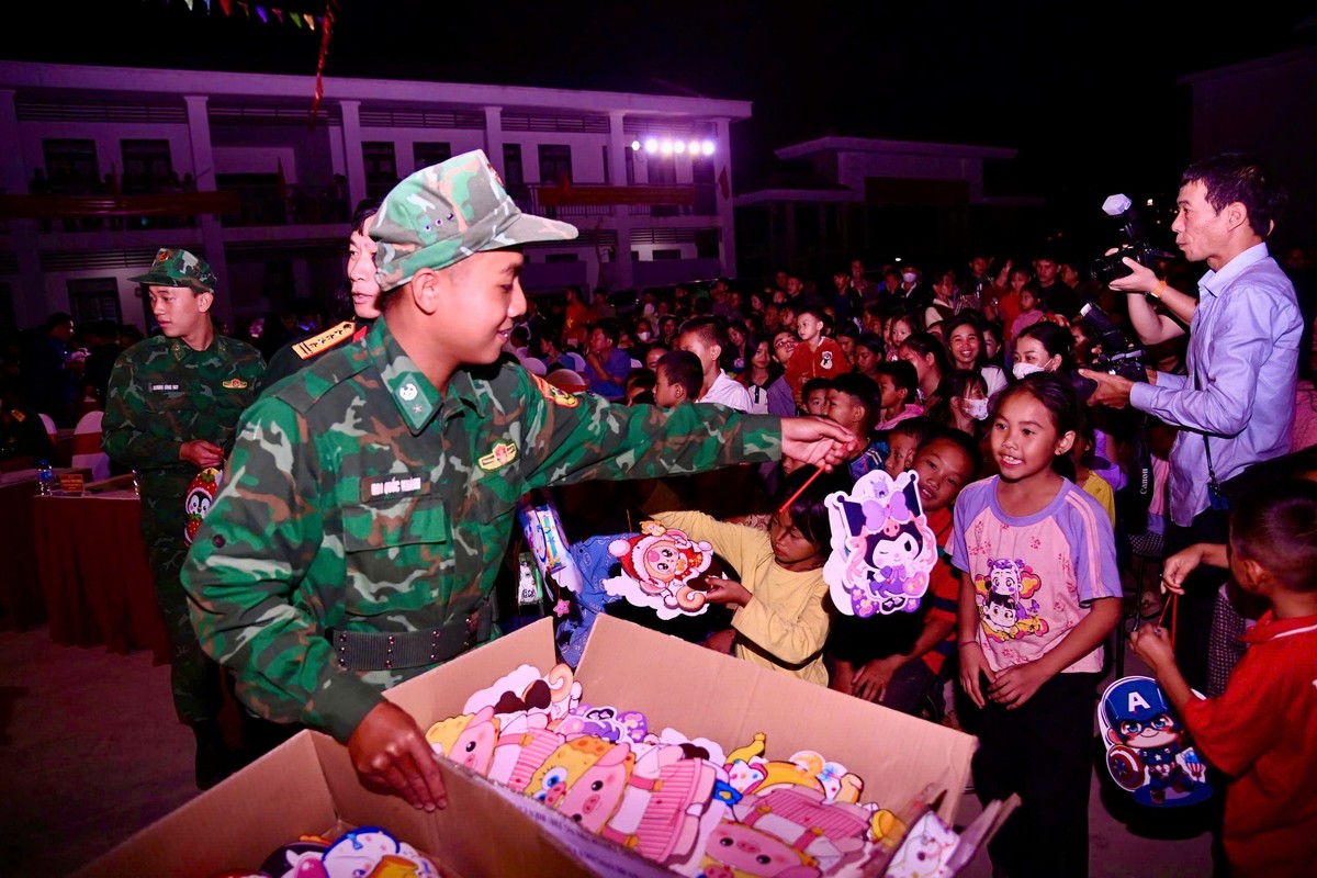 Ấm áp "Trăng thu biên cương" ở Nghệ An- Ảnh 3.