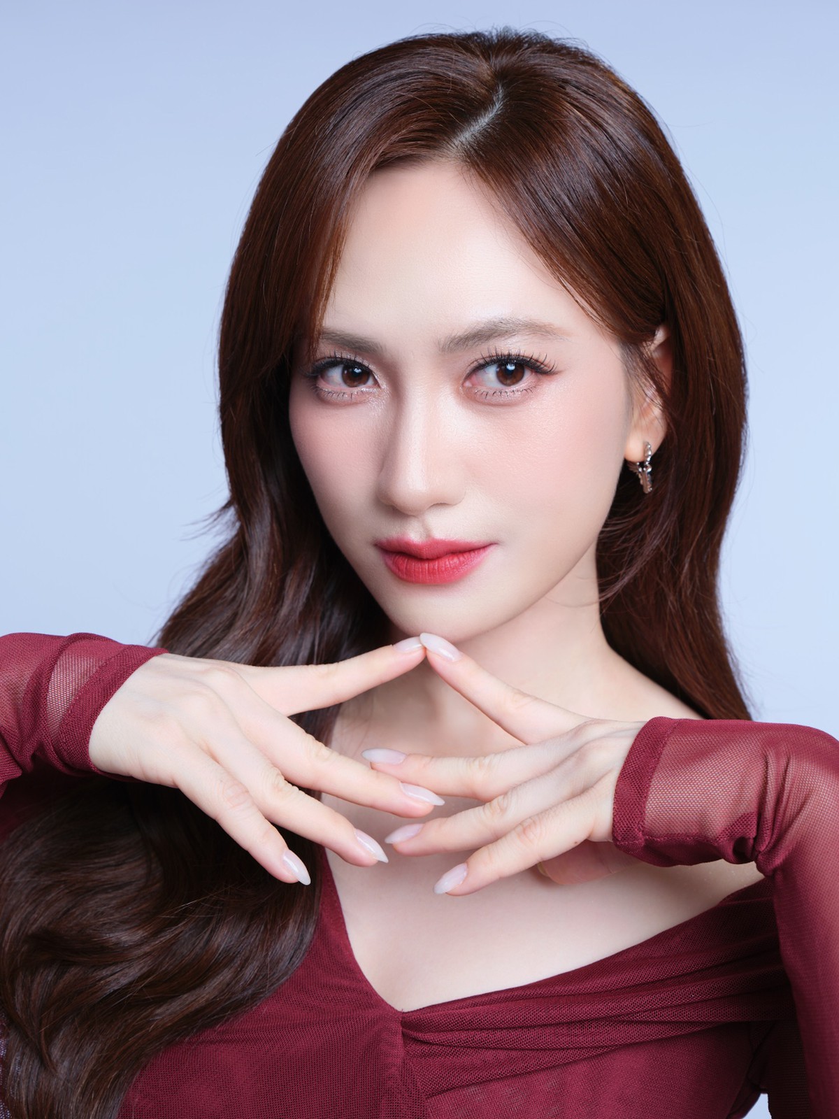 Viết lại định kiến "Phụ nữ hơn nhau ở tấm chồng" - Diễn viên Phương Anh Đào: Mỗi người phụ nữ có một cách riêng để "nở hoa" - Ảnh 1.