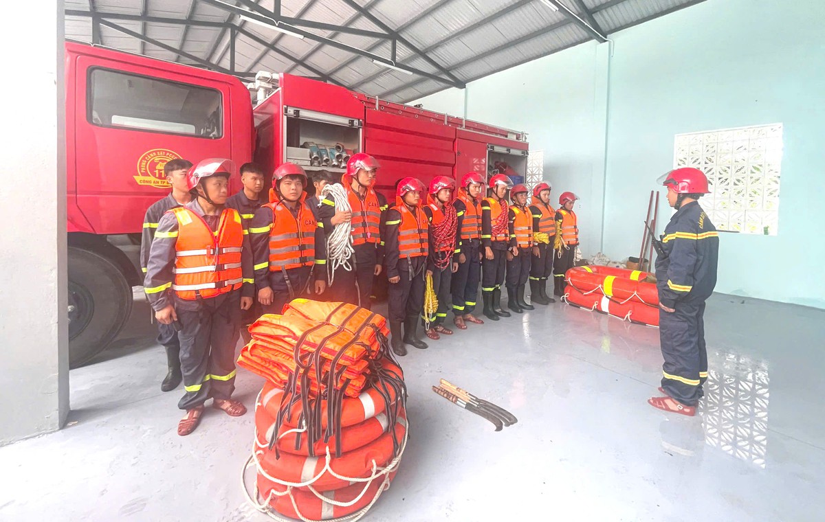Hình ảnh Công an Đà Nẵng chủ động hỗ trợ người dân ứng phó trước mùa mưa bão - Ảnh 14.