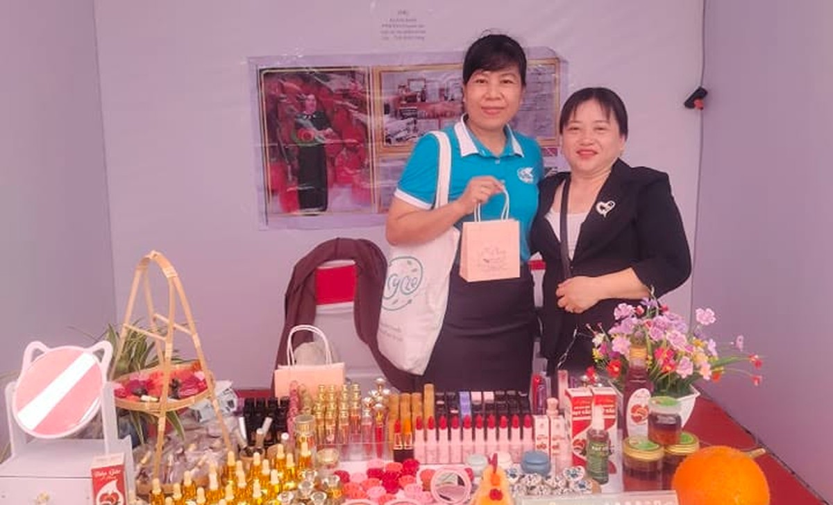 Nâng tầm trái gấc bằng tư duy xanh và công nghệ AI- Ảnh 1.