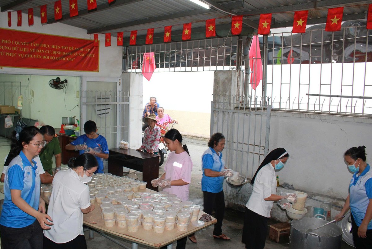 Bếp lửa nghĩa tình ở Bình Trưng - Ảnh 4.