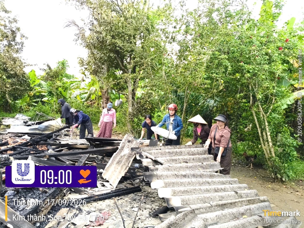 Hội LHPN tỉnh Hà Tĩnh kịp thời thăm hỏi, hỗ trợ gia đình hội viên bị cháy nhà - Ảnh 3.