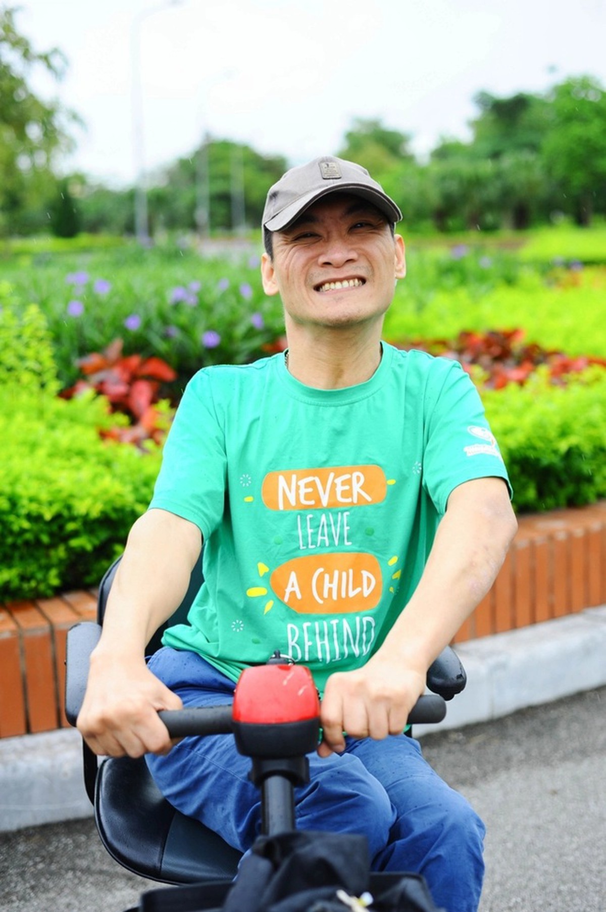 Đề nghị nâng trợ cấp, hỗ trợ người trực tiếp chăm sóc người yếu thế tại gia đình - Ảnh 1.