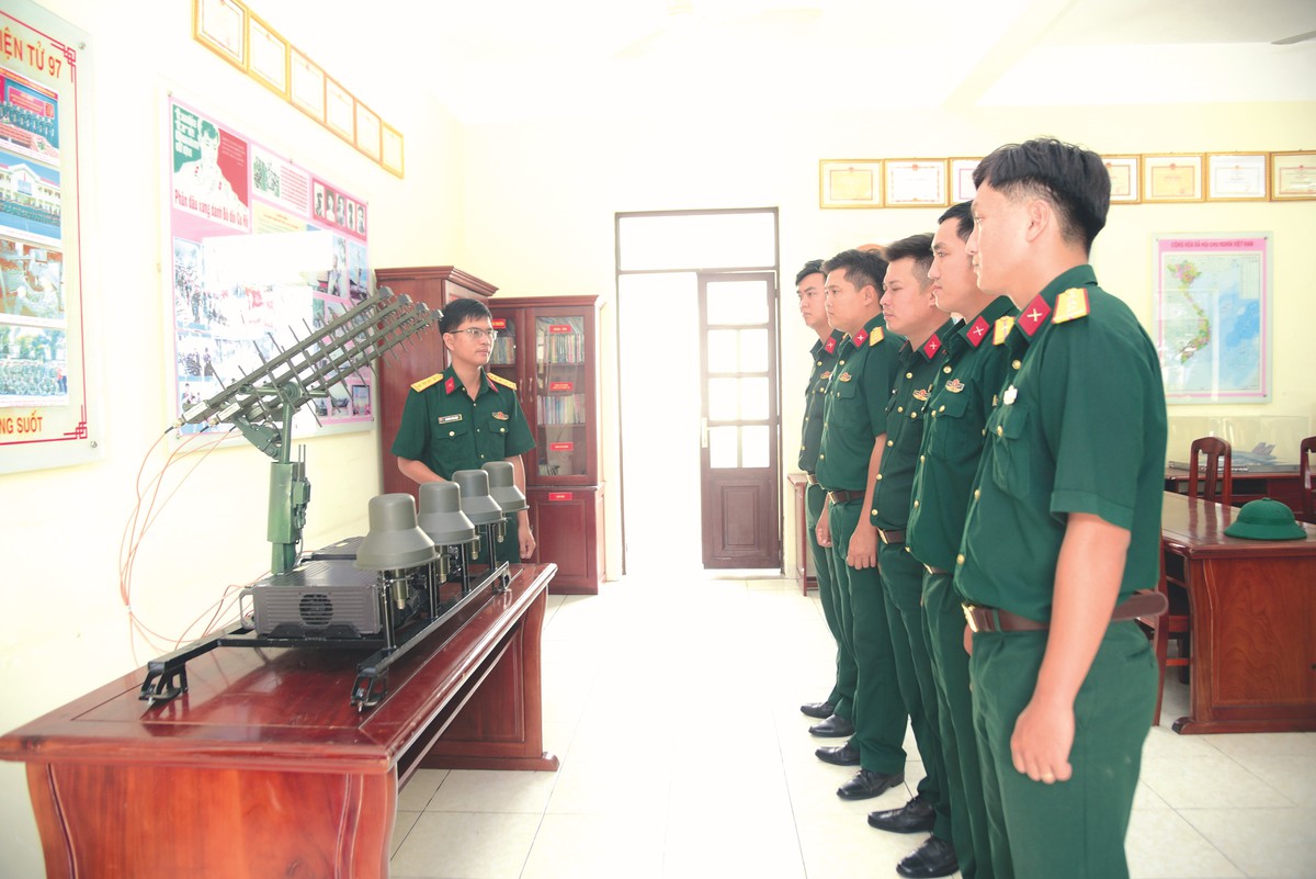 Thầm lặng “gác sóng” trong kỷ nguyên số - Ảnh 2.