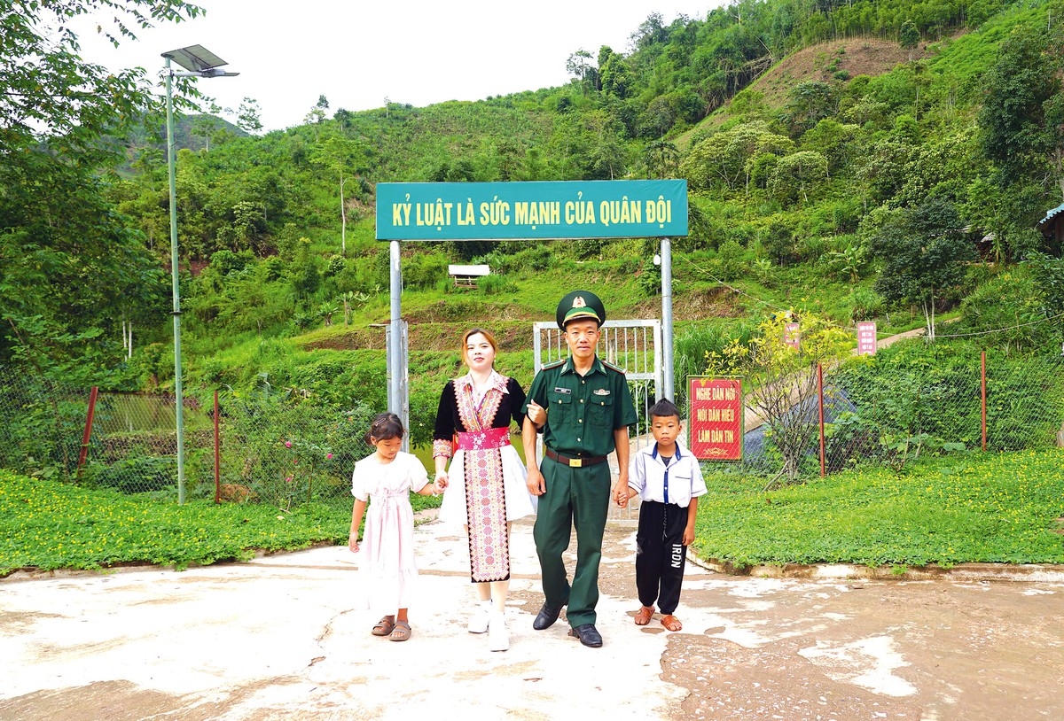 Lỡ say một ánh mắt, cả đời không xa biên cương - Ảnh 1.