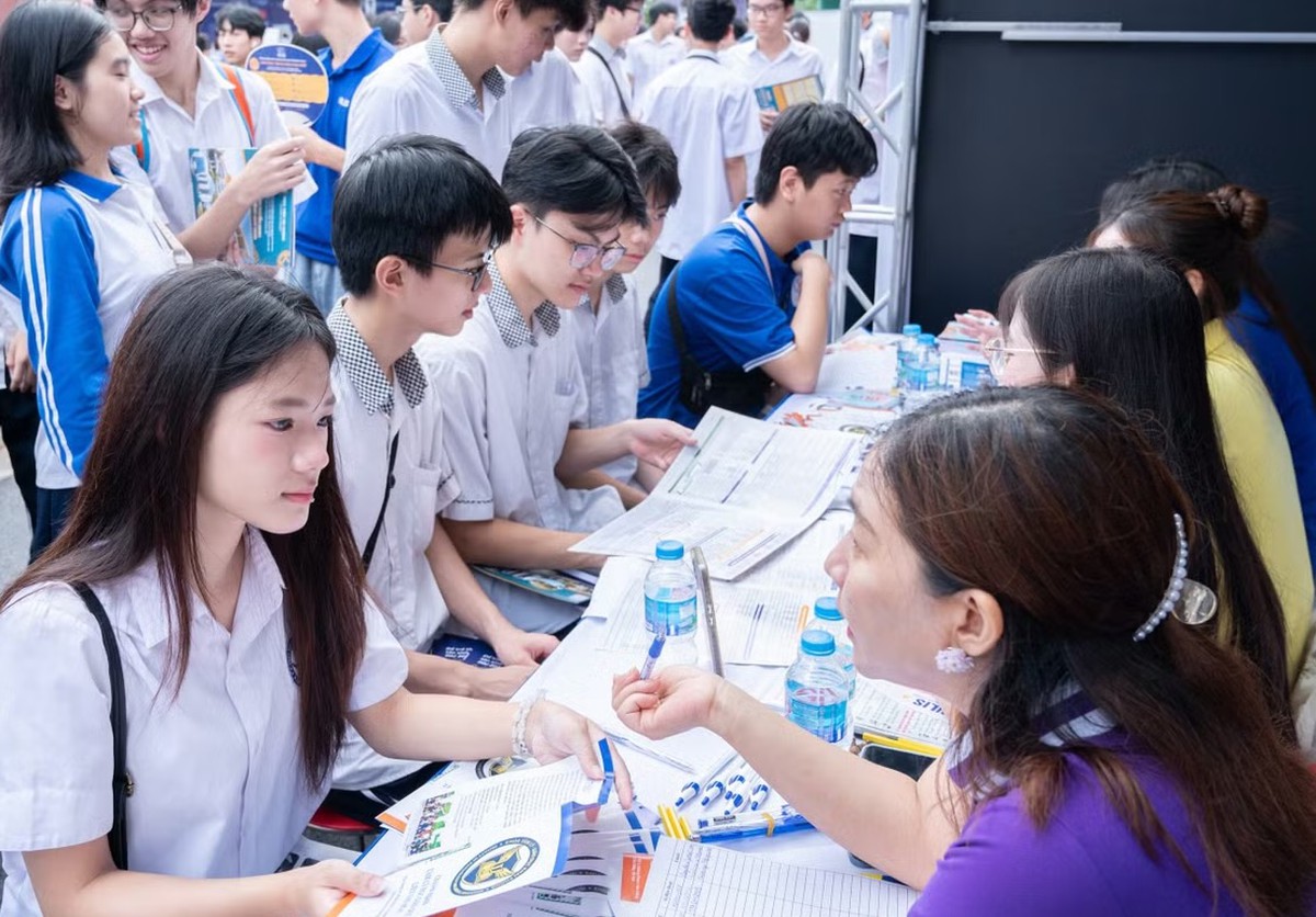 Bộ Giáo dục và Đào tạo lý giải việc dự kiến "siết" tối đa 3 phương thức xét tuyển đại học - Ảnh 1.