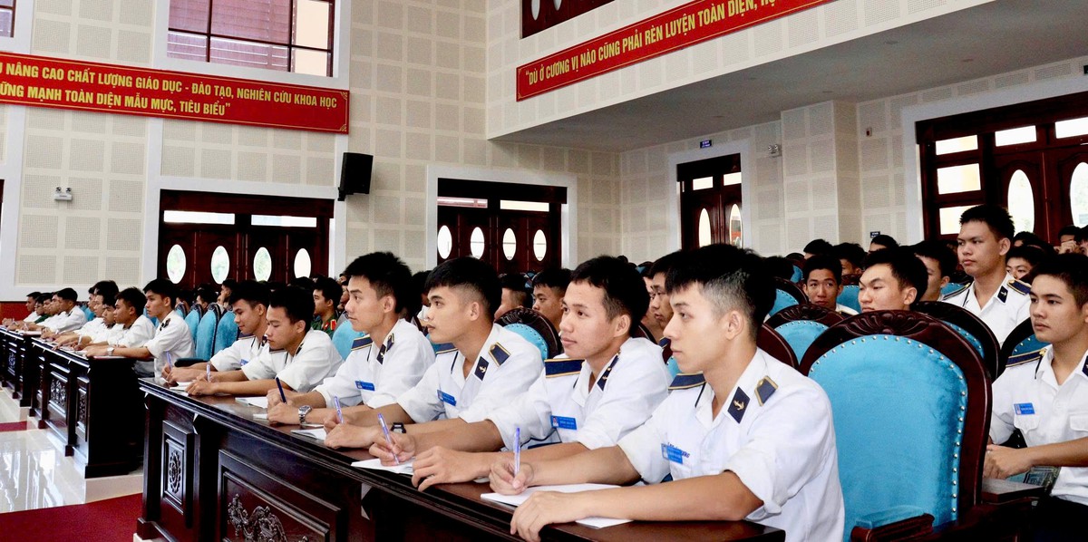 Tập huấn phòng, chống tác hại của thuốc lá tại Học viện Hải quân - Ảnh 2.