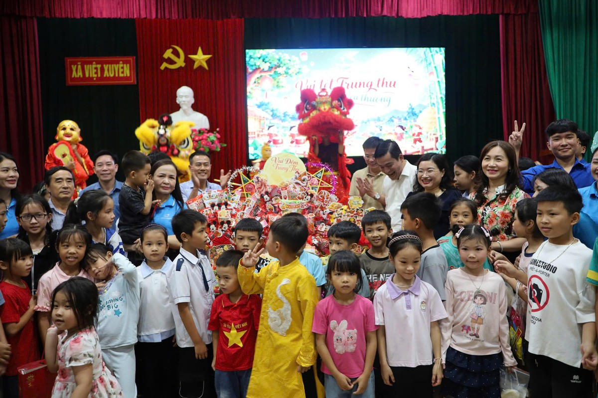 Phụ nữ Hà Tĩnh trao mùa trăng yêu thương cho 100 trẻ em khó khăn- Ảnh 2.