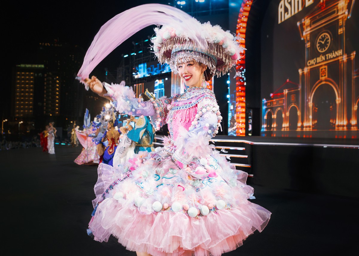 111 thí sinh Miss World 2026 rực rỡ trình diễn Dance of the World- Ảnh 2.