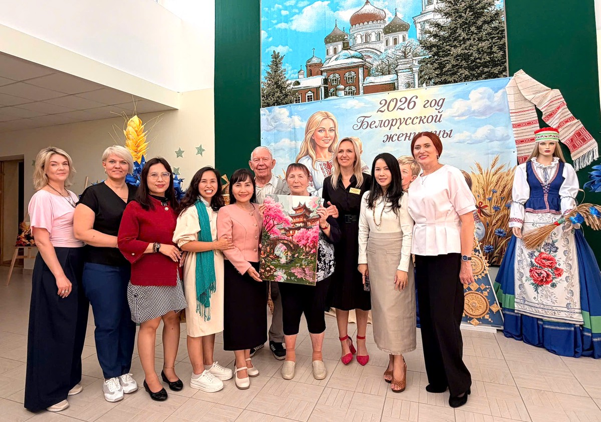 Hội LHPN TPHCM tặng áo dài cho phụ nữ Minsk (Belarus), lan toả nét đẹp văn hóa và tình hữu nghị- Ảnh 2.