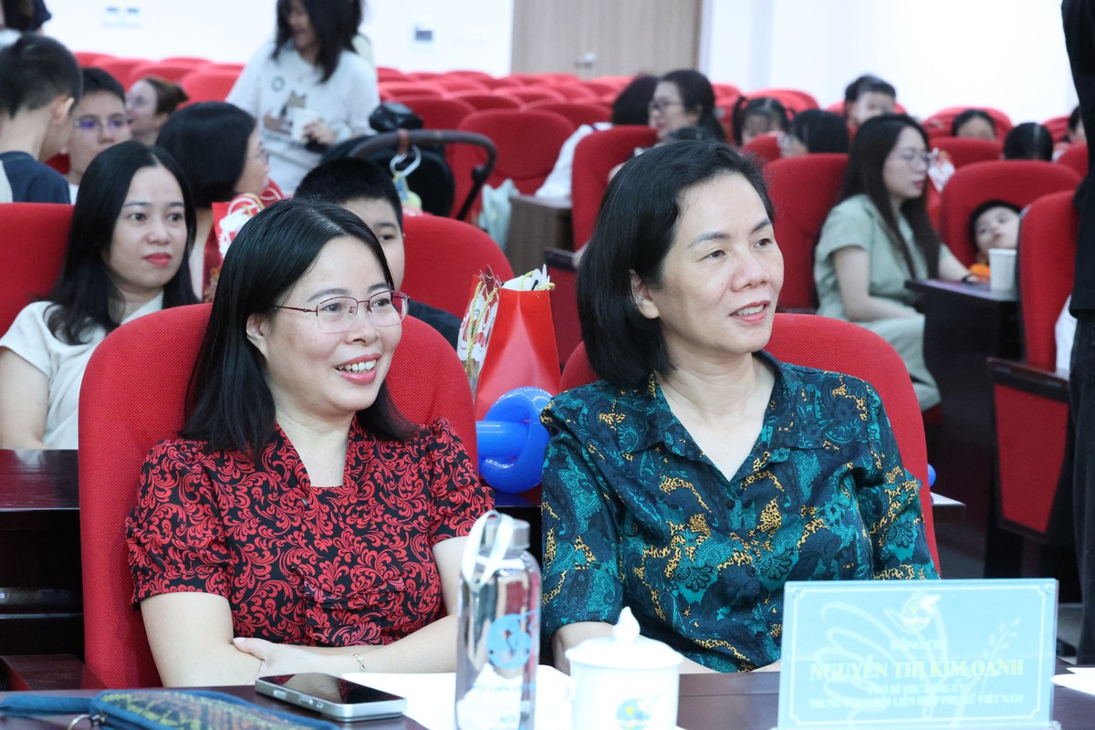TƯ Hội LHPN Việt Nam vui đón Tết Trung thu 2026 và tuyên dương khen thưởng đầu năm học mới- Ảnh 1.
