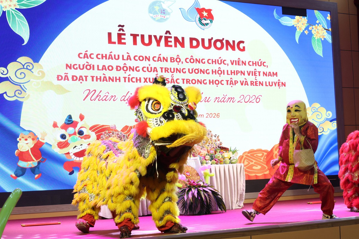 TƯ Hội LHPN Việt Nam vui đón Tết Trung thu 2026 và tuyên dương khen thưởng đầu năm học mới- Ảnh 5.