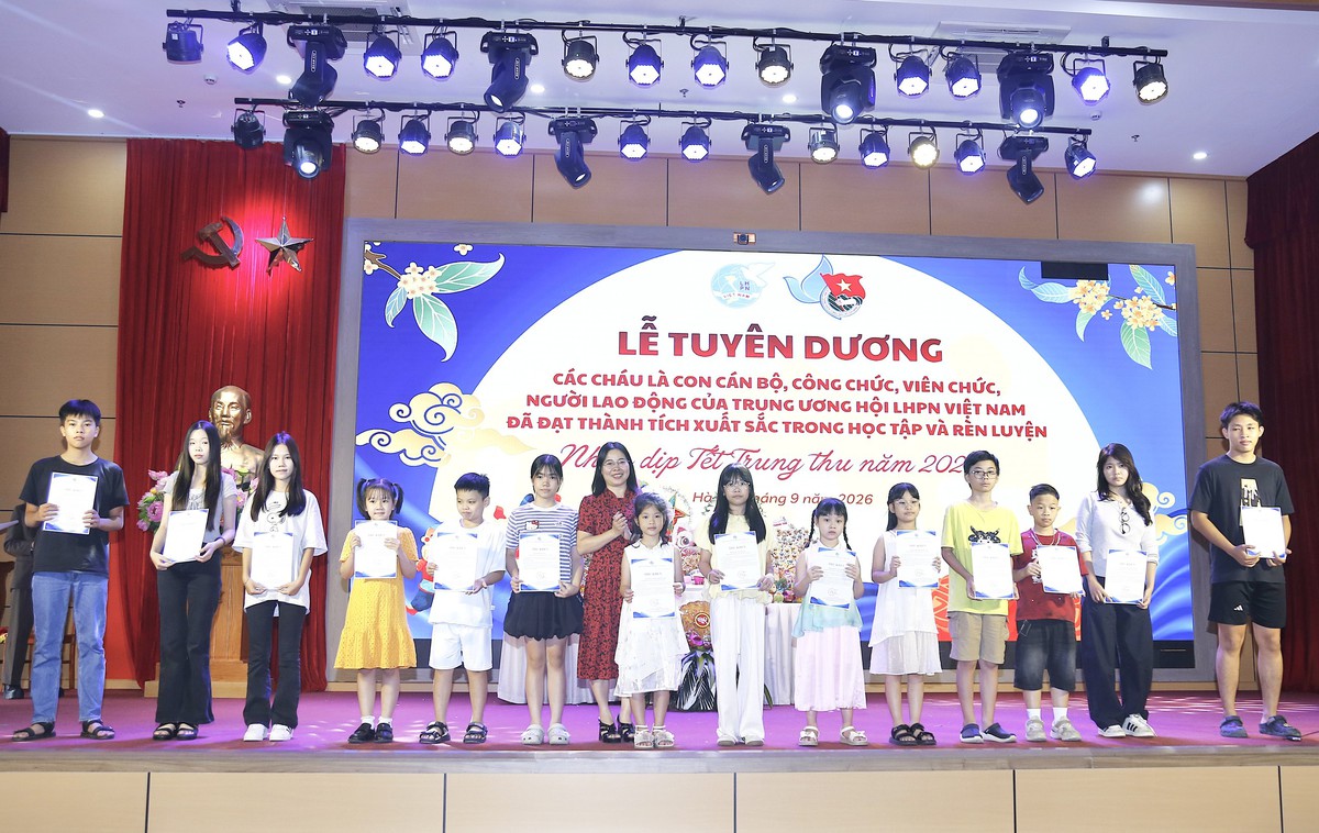 TƯ Hội LHPN Việt Nam vui đón Tết Trung thu 2026 và tuyên dương khen thưởng đầu năm học mới- Ảnh 3.