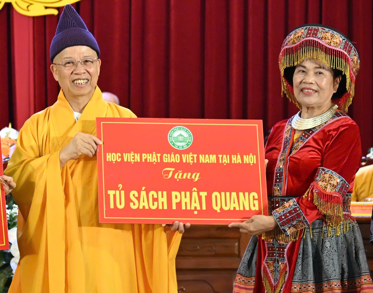 Sư cô Thủ khoa Học viện Phật giáo Việt Nam: Dùng công nghệ số lan tỏa Phật pháp- Ảnh 2.