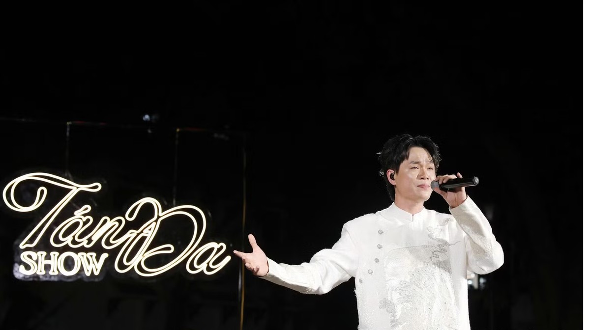 Show diễn "Tán đa" đầu tiên thu hút đông đảo công chúng trẻ tuổi - Ảnh 1.
