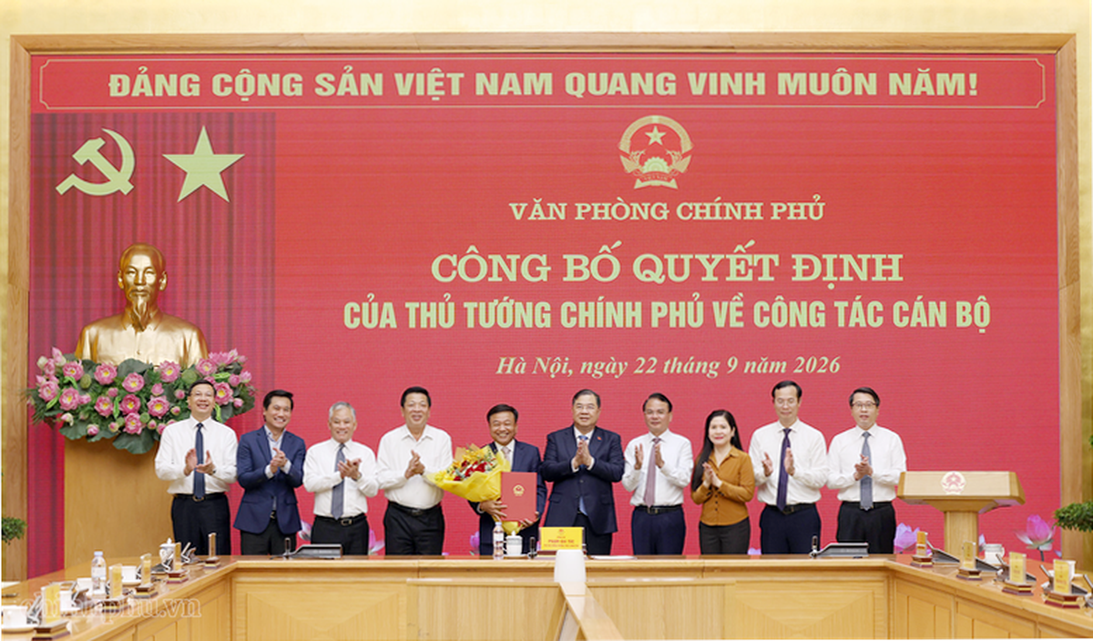 Phó Thủ tướng Thường trực Phạm Gia Túc trao quyết định điều động, bổ nhiệm Phó Chủ nhiệm VPCP Nguyễn Danh Huy - Ảnh 1.