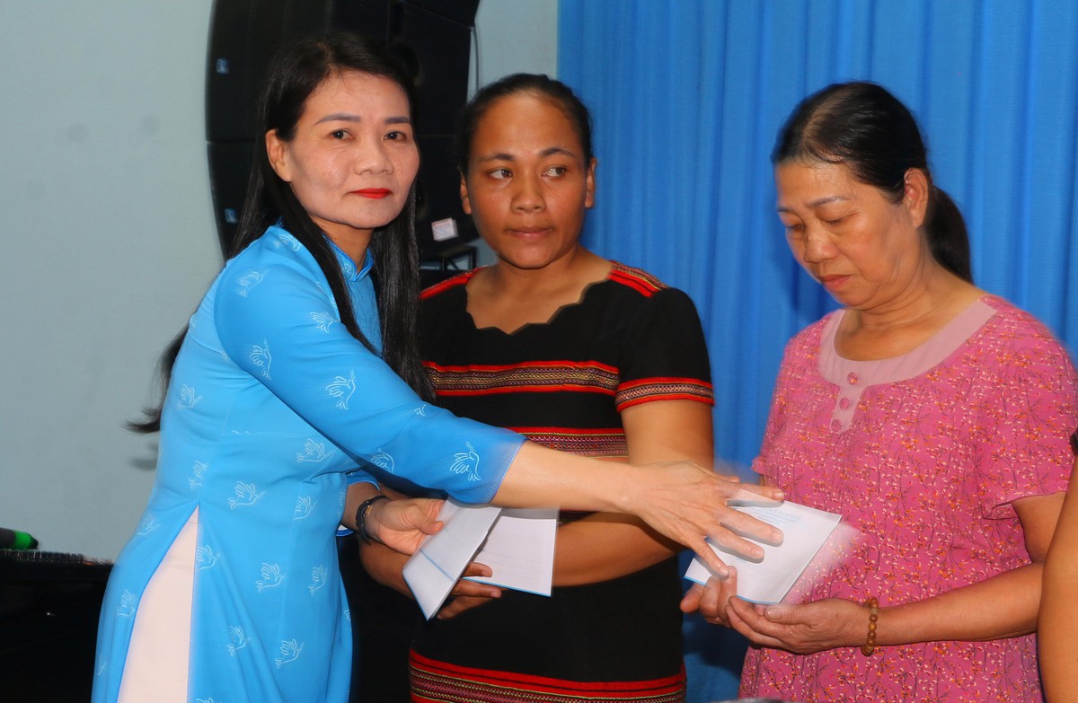 TP Huế: Trao sinh kế, tiếp thêm động lực cho phụ nữ vùng biên A Lưới - Ảnh 5.