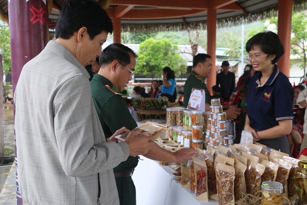 Phụ nữ dân tộc thiểu số A Lưới thích ứng chuyển đổi số, hướng đến tiêu dùng xanh - Ảnh 5.