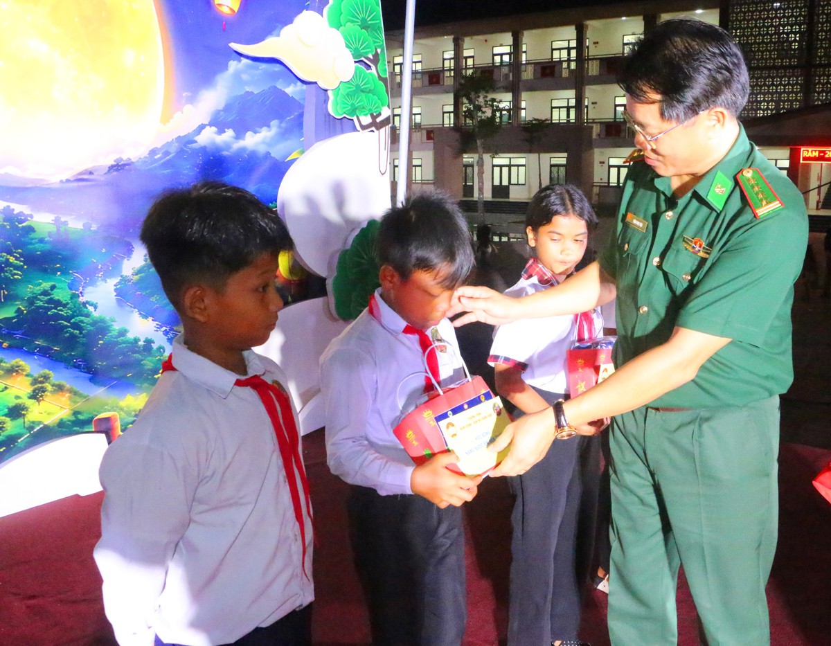 Biên cương đêm hội trăng rằm giữa đại ngàn Trường Sơn - Ảnh 7.