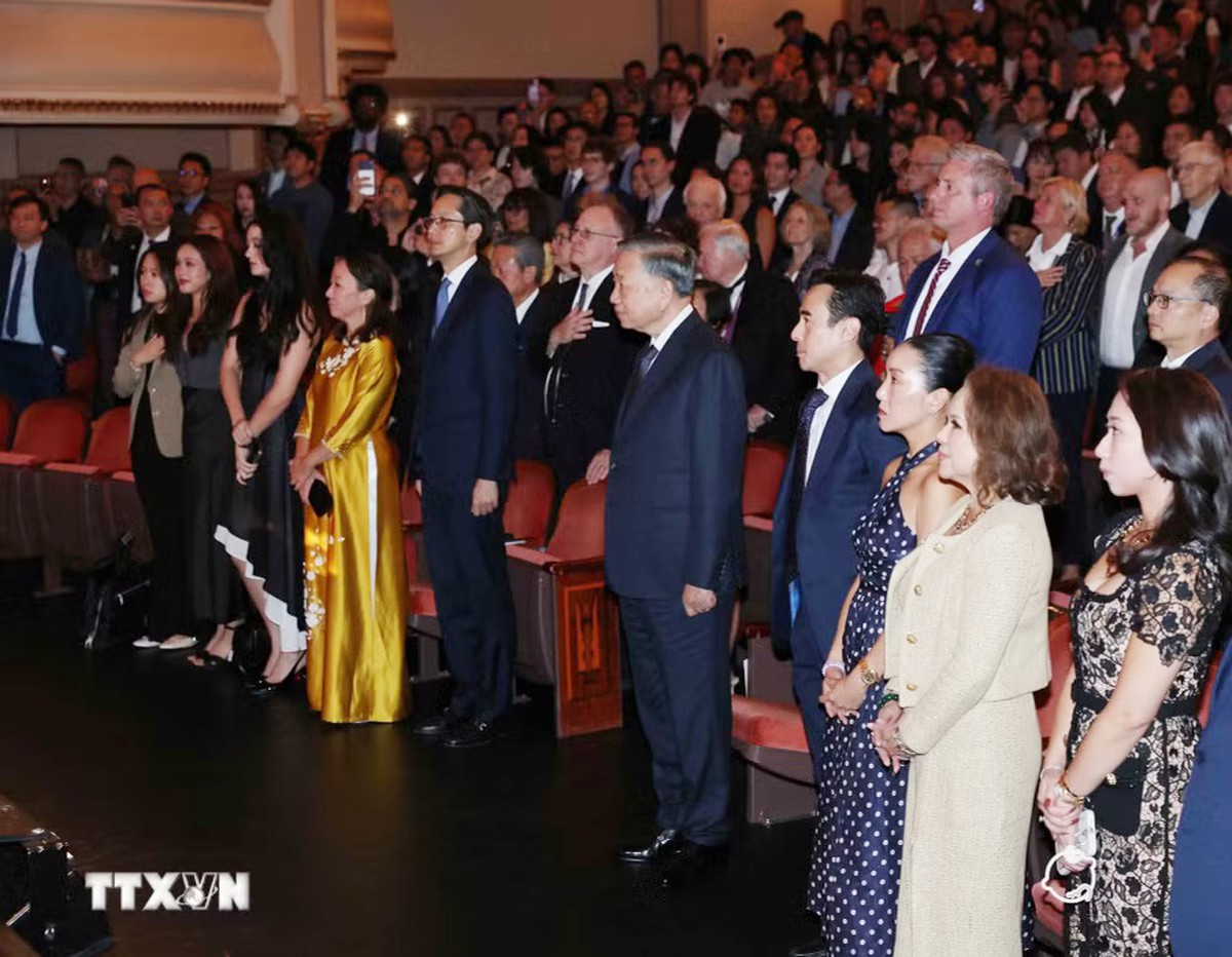 General Secretary and President To Lam met with the Vietnamese community in US - Ảnh 1.
