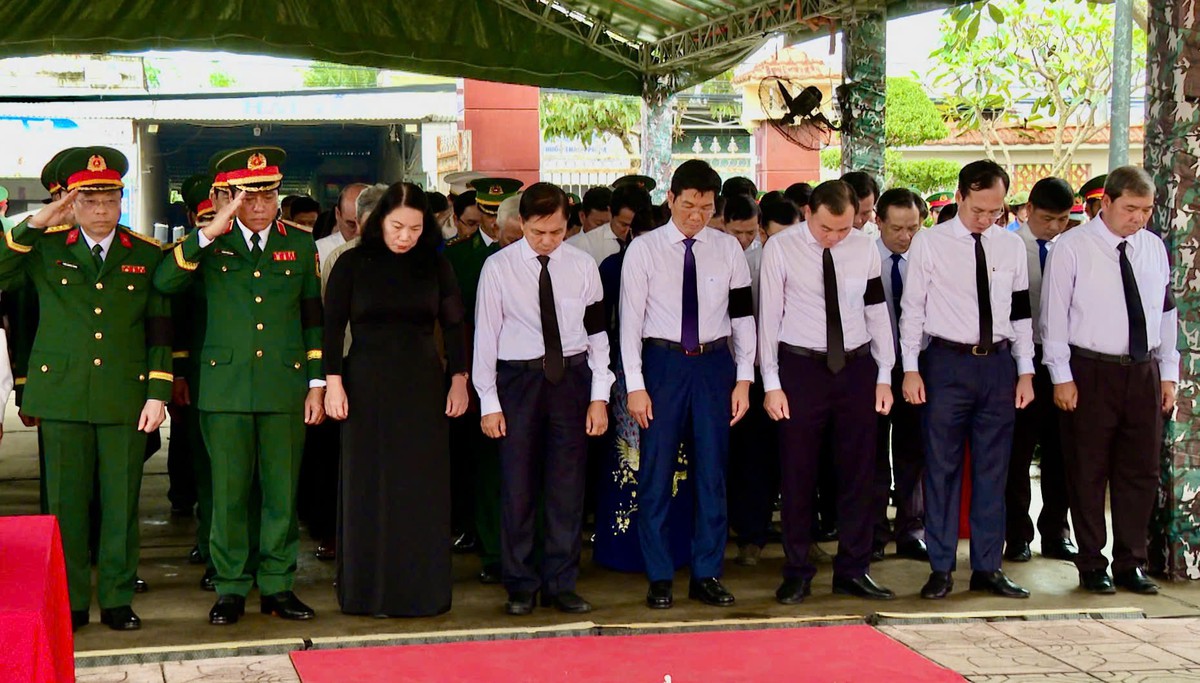 Vĩnh Long truy điệu và an táng 65 hài cốt liệt sĩ- Ảnh 1.