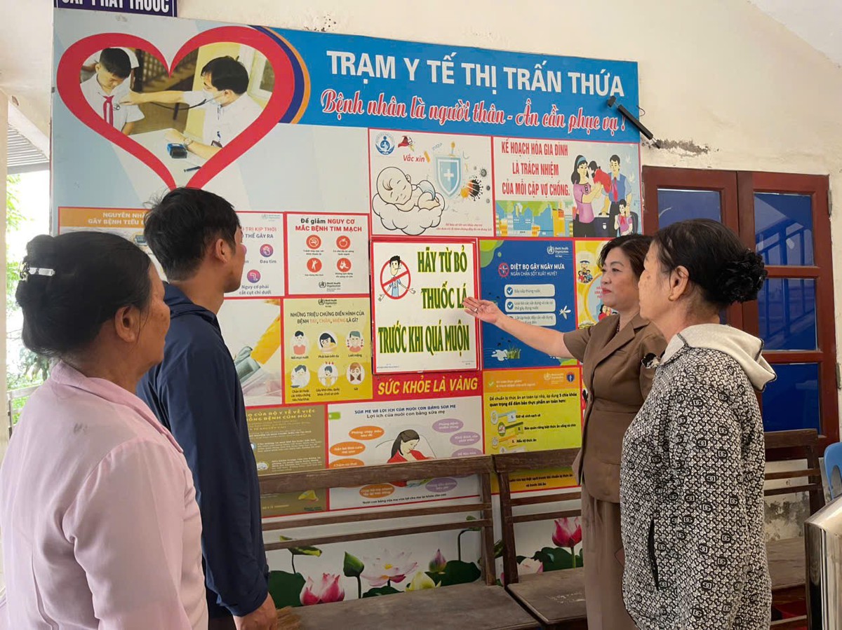 Từ những đĩa thuốc lá trên bàn cỗ đến khu dân cư không khói thuốc - Ảnh 2.