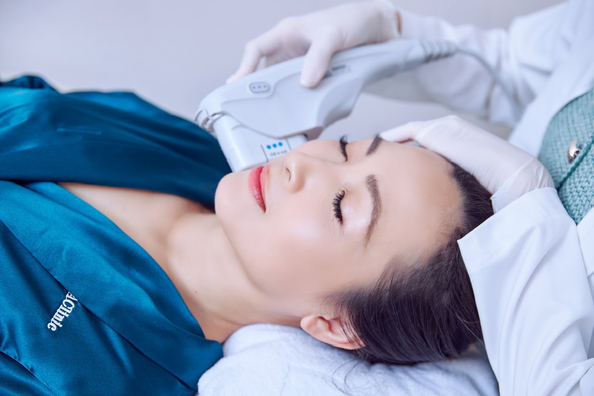 Khánh Huyền làm đẹp không để níu giữ tuổi 20 - Ảnh 2.