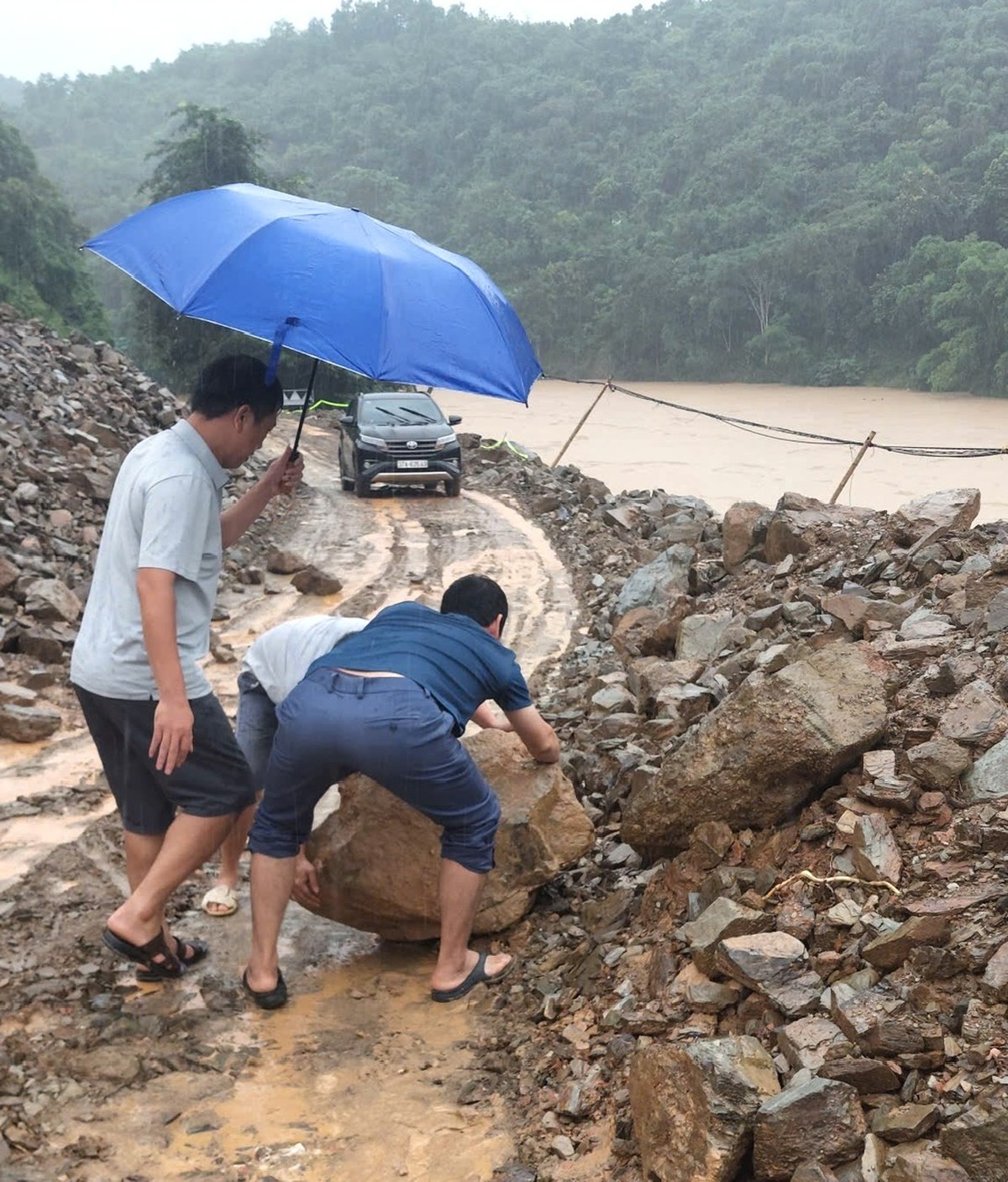 Diễn đàn tháng 9: Cha mẹ ở vùng sâu, vùng xa lo gì ngày con đến trường? - Ảnh 3.