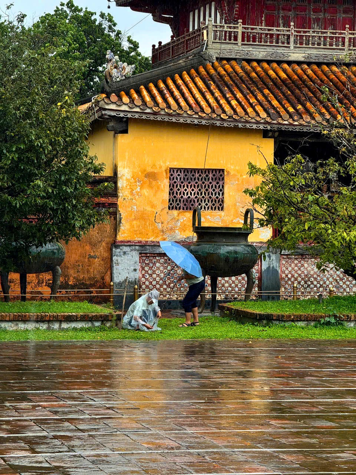 Nỗ lực giữ di sản Huế qua mùa mưa bão- Ảnh 14.