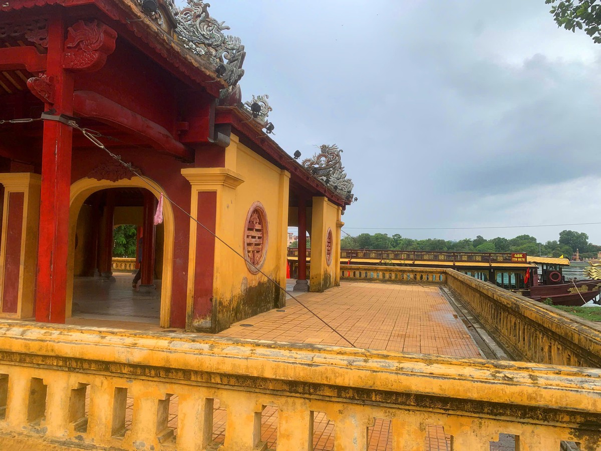 Nỗ lực giữ di sản Huế qua mùa mưa bão- Ảnh 5.