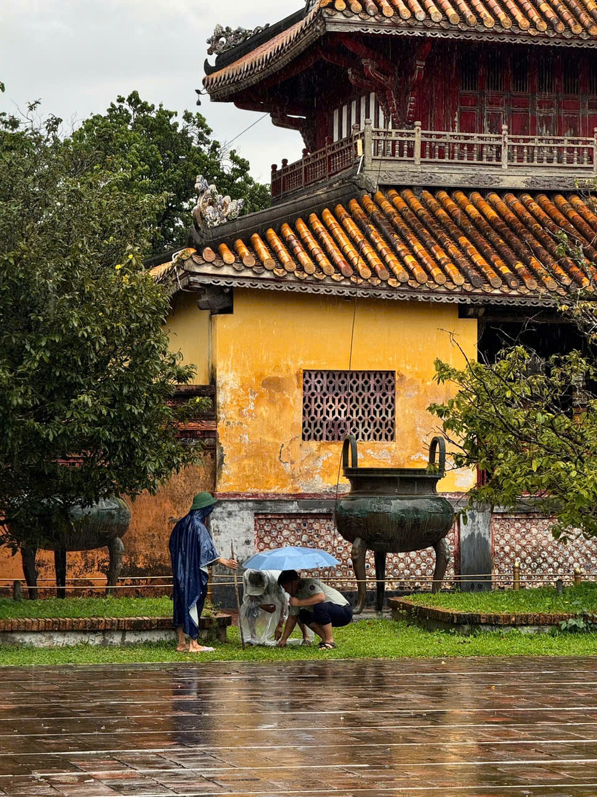 Nỗ lực giữ di sản Huế qua mùa mưa bão- Ảnh 19.