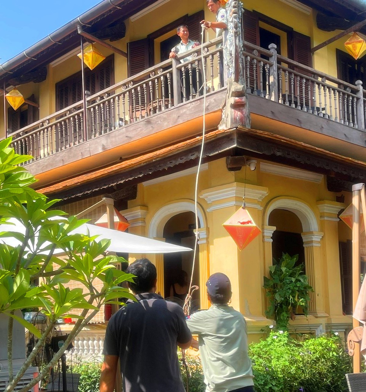 Nỗ lực giữ di sản Huế qua mùa mưa bão- Ảnh 13.