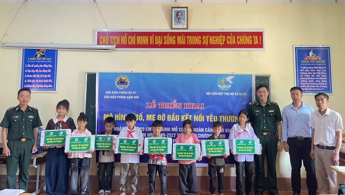 Thêm "điểm tựa" giúp trẻ khó khăn vùng biên vững bước đến trường- Ảnh 2.