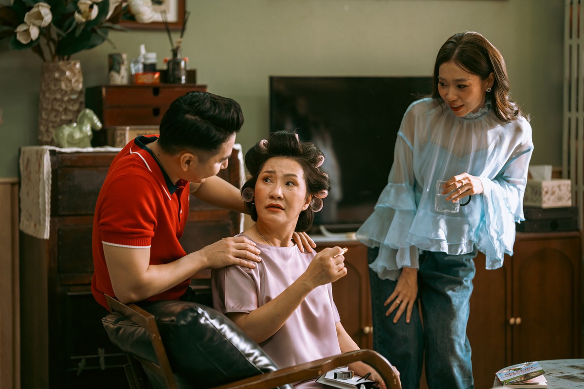 Phương Anh Đào đối mặt với nghịch lý tình mẹ trong “Ngày con còn mẹ” - Ảnh 1.