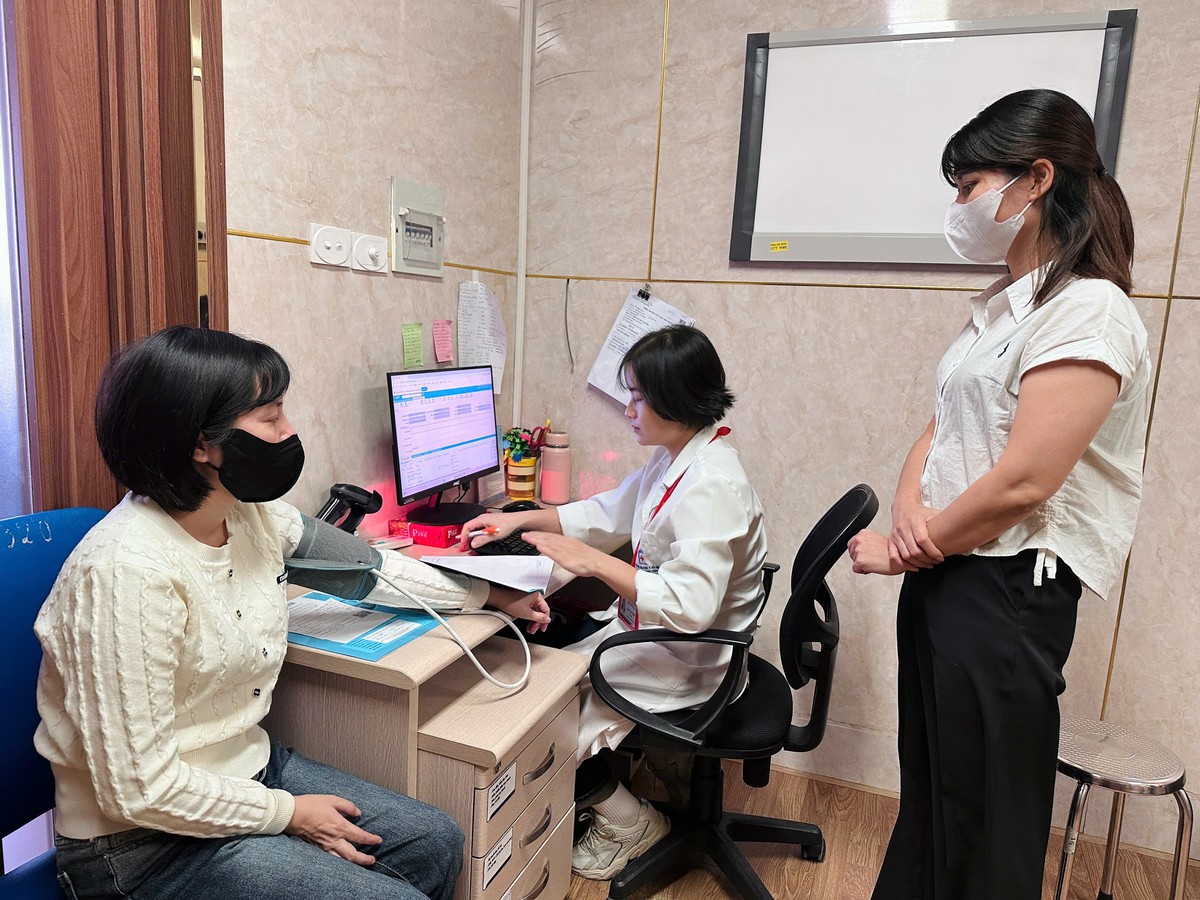 Mở rộng tầm soát ung thư cho phụ nữ yếu thế: Khi công nghệ nối nhịp cầu nhân ái - Ảnh 3.