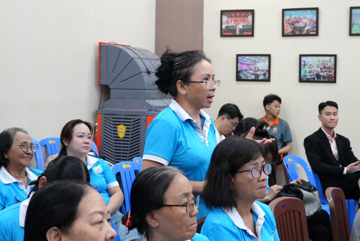 Phụ nữ phường Tân Sơn Nhất học bán hàng qua livestream- Ảnh 2.