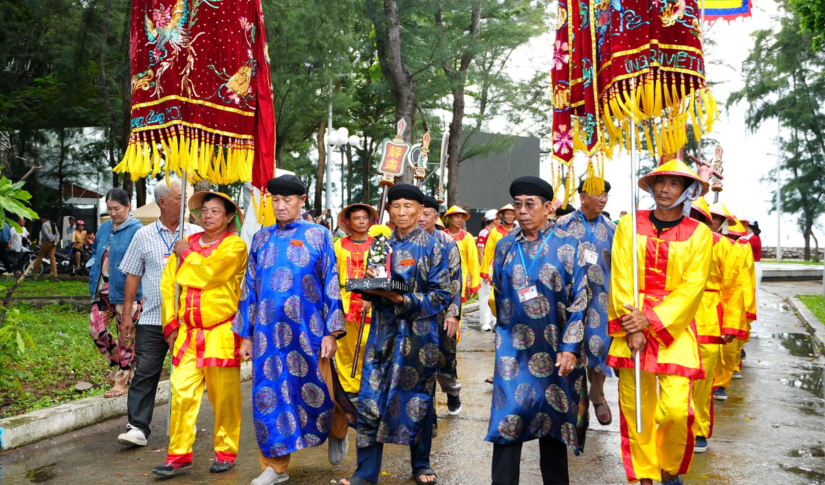 Lễ hội Nghinh Ông Cần Giờ: Giữ nếp văn hoá cổ lệ của ngư dân vùng biển phương Nam - Ảnh 1.