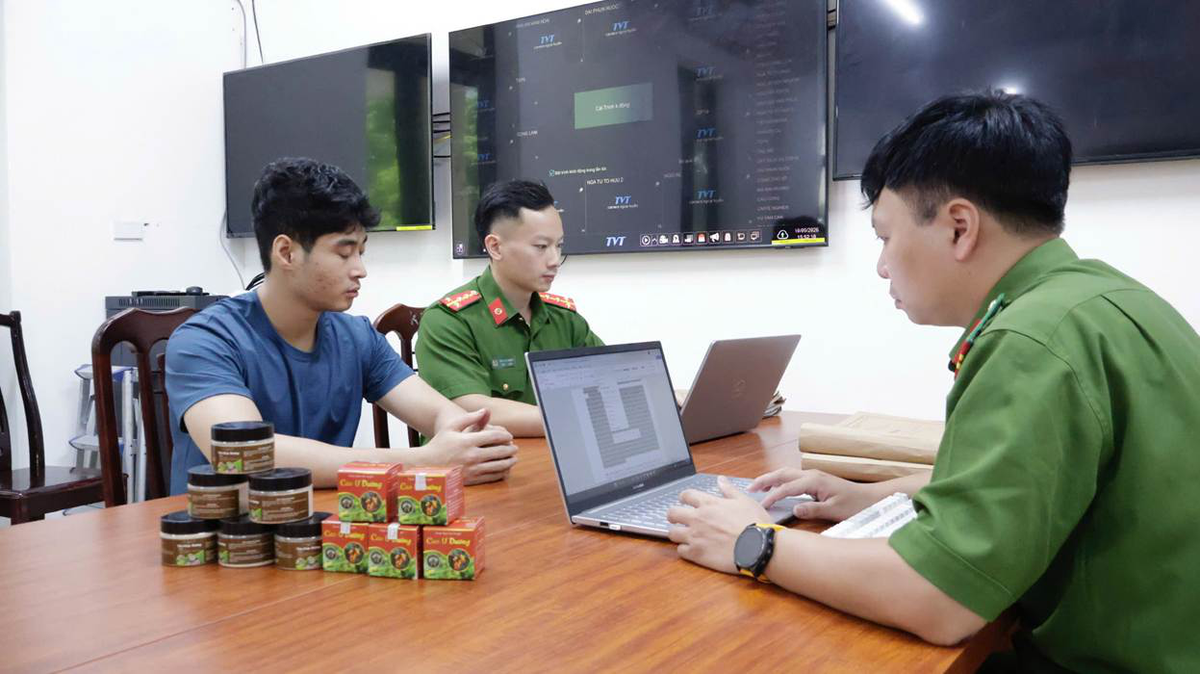 Tự bào chế "thuốc nam gia truyền" chữa khối u, bán cho hàng nghìn người - Ảnh 1.
